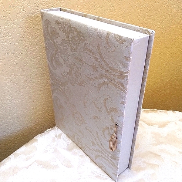Victoria's Secret KEEPSAKE Floral Linen Box  9"W x 11.5"L x 2"D - Picture 4 of 14